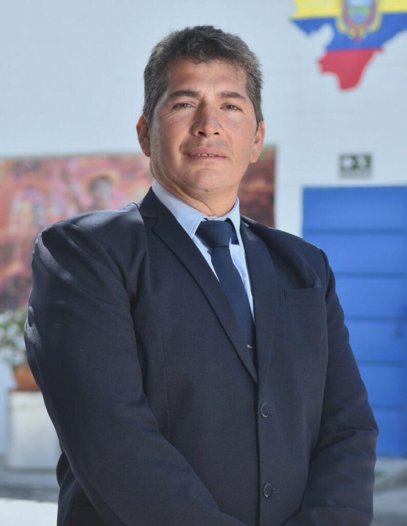 Te presentamos al Inpector de secundaria del Colegio HBS